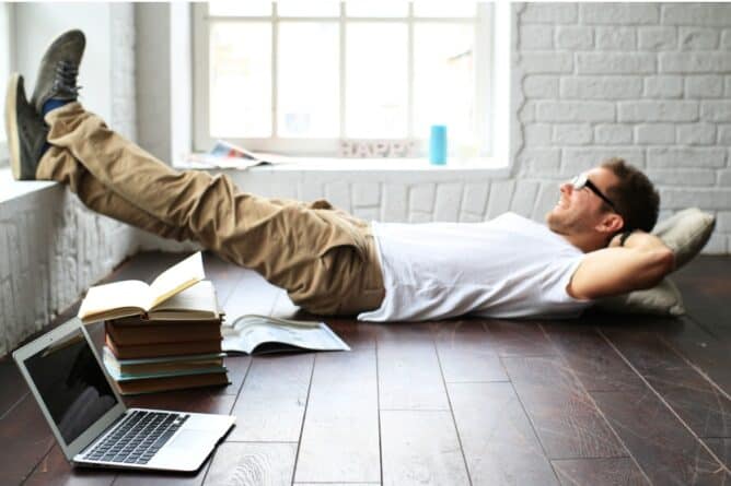 When you're in college, being able to make money without traveling anywhere is a huge advantage,