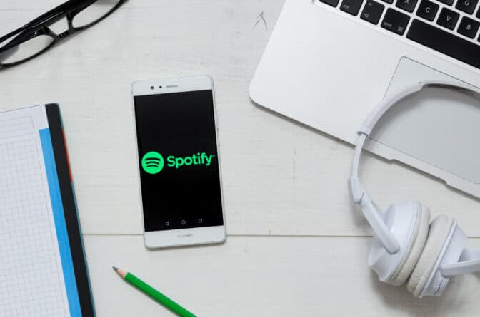 Spotify lets you listen to hundreds of your favorites songs, wherever you're at, without using mobile data.